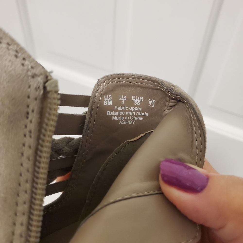 EUC Carlos by Carlos Santana Doe Taupe "Ashby" Booties Size 6, Casual - Picture 9 of 9